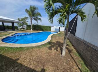 VENTA DE CASA DE UNA PLANTA CON PATIO, EN CONDOMINIO EN HEREDIA