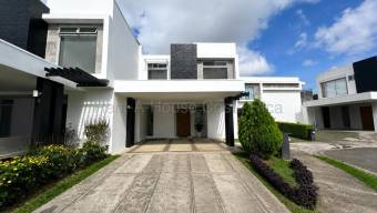 Venta de TOWNHOUSES en San Rafael-Montes de Oca. RAH 27-176