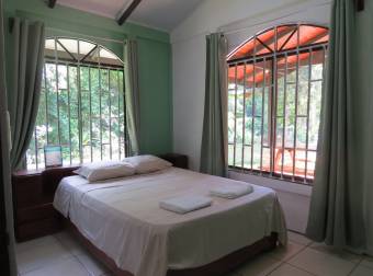 SE VENDE REFUGIO PRIVADO CON MAS DE 4 HECTAREAS DE BOSQUE PRIMARIO