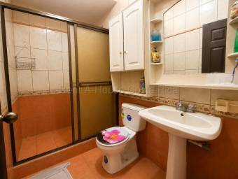 Venta de Casa con Local Comercial en Mercedes Norte #27-162 GS