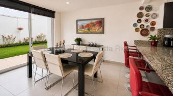 Venta de Elegante Townhouse con Amplios Espacios en Montes de Oca #27-176 GS