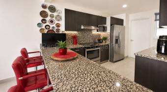Venta de Elegante Townhouse con Amplios Espacios en Montes de Oca #27-176 GS
