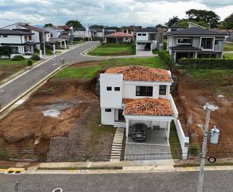 Casa nueva de 2 plantas con 3 habitaciones a la venta en condominio Terranova, La Ceiba de Alajuela. Casa nueva de 2 plantas con 3 habitaciones a la venta en condominio Terranova, La Ceiba de Alajuela.