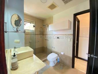 Se alquila apartamento en Santa Ana San José 27-174