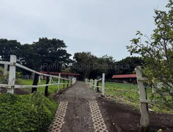 Venta de finca con bodega, casa y vistas panorámicas en Heredia #27-180 GS