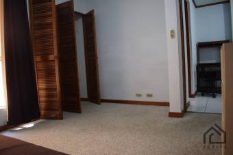 SE VENDE Apartamento de 3 Habitaciones Semi Amueblado en Moravia