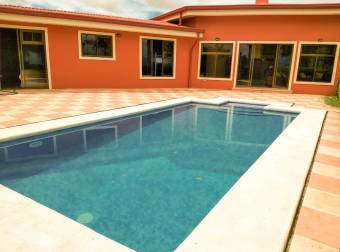 Venta de Villa totalmente equipada, Paraiso de Cartago