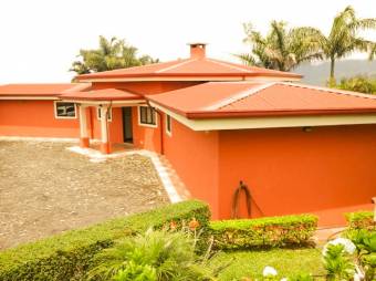 Venta de Villa totalmente equipada, Paraiso de Cartago