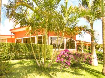 Venta de Villa totalmente equipada, Paraiso de Cartago