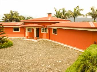 Venta de Villa totalmente equipada, Paraiso de Cartago