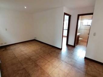 se vende espaciosa casa con jardin y terraza ubicada en lindora 20-1423