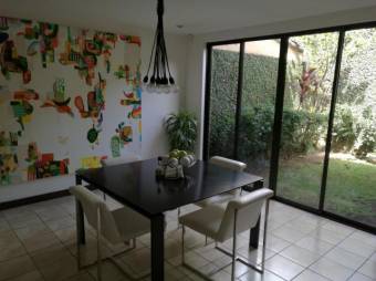 se vende moderan casa en la exclusiva zona de lindora 20-1114