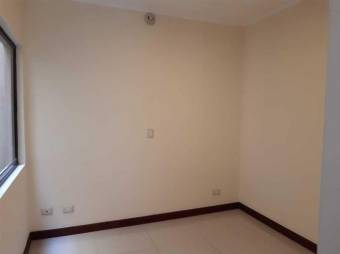 se alquila espacioso apartamento con amplio jardin en santa ana centro 20-1853