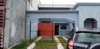 Se vende bonita casa en curridabat pinares 20-1875