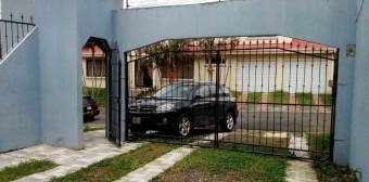 Se vende bonita casa en curridabat pinares 20-1875