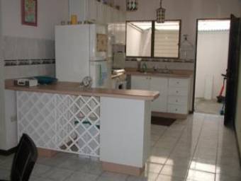 Se vende bonita casa en curridabat pinares 20-1875