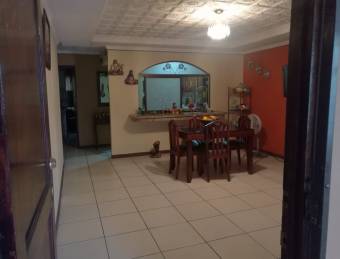 VENDO BELLA, AMPLIA Y CÉNTRICA CASA EN MERCEDES NORTE HEREDIA