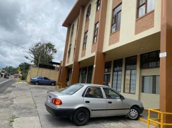 se alquila espacioso apartamento en Escazu Centro 20-1605