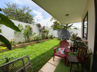 Venta de amplia propiedad con 2 hermosas casas en La Garita de Alajuela. #21-2224
