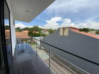 Venta de amplia propiedad con 2 hermosas casas en La Garita de Alajuela. #21-2224