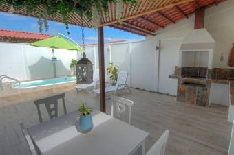 MLS-21-1835 VENTA CASA PARRITA PUNTARENAS 