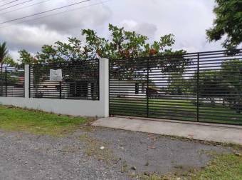 Preciosa casa familiar en Guápiles Centro, En Venta.  CG-20-2163