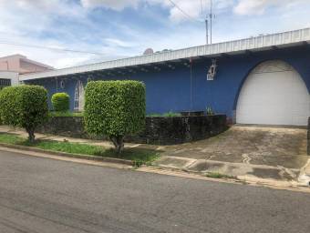 Se vende grandiosa casa en Heredia, cerca de comercios . 21-1009