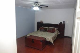 Se vende grandiosa casa en Heredia, cerca de comercios . 21-1009