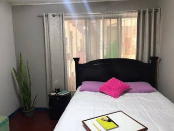 Se vende grandiosa casa en Heredia, cerca de comercios . 21-1009