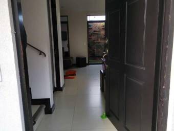 Se vende linda casa en Heredia, detalles muy delicados y muchas amenidades21-1013