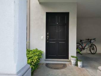 Se vende linda casa en Heredia, detalles muy delicados y muchas amenidades21-1013