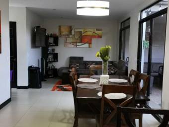 Se vende linda casa en Heredia, detalles muy delicados y muchas amenidades21-1013