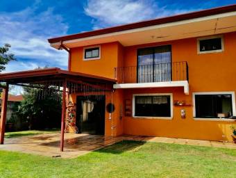 Se vende amplia casa en Heredia. 21-1040 