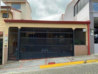 Se vende hermosa casa ubicada Ulloa, Heredia 21-2112