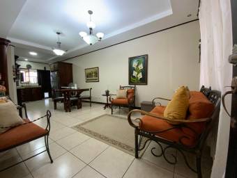 Se vende hermosa casa ubicada Ulloa, Heredia 21-2112