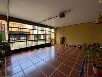 Se vende hermosa casa ubicada Ulloa, Heredia 21-2112