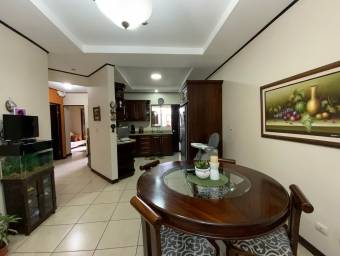 Se vende hermosa casa ubicada Ulloa, Heredia 21-2112