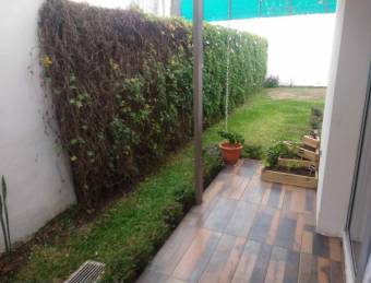 Se vende casa  Cariari de Heredia. 21-2257