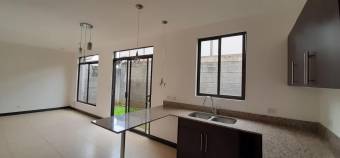 Se vende bonita casa en Heredia 21-2374