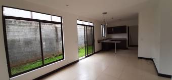 Se vende bonita casa en Heredia 21-2374