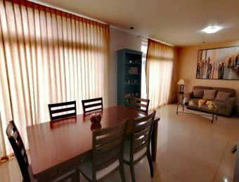 Se vende linda casa en Heredia, en condómino con muchas amenidades 21-2340