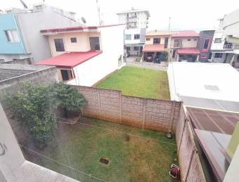 Se vende linda casa en Heredia, en condómino con muchas amenidades 21-2340