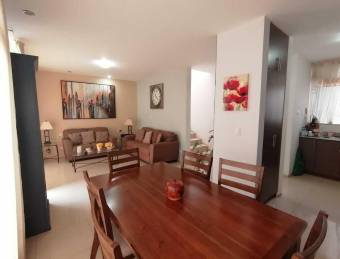 Se vende linda casa en Heredia, en condómino con muchas amenidades 21-2340