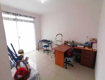 Se vende linda casa en Heredia, en condómino con muchas amenidades 21-2340