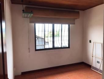 Se vende hermosa casa con excelente ubicación en Heredia.21-2441