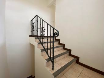 Se vende colonial en San Francisco de Heredia 21-2486