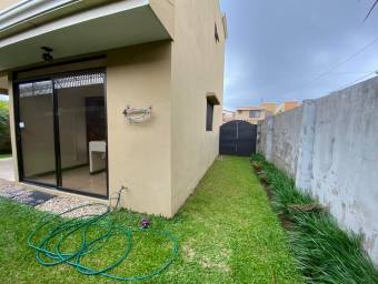 Se vende colonial en San Francisco de Heredia 21-2486