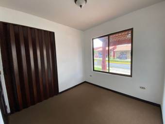 Se vende acogedora casa en Heredia, cuanta con varias amenidades 21-2490