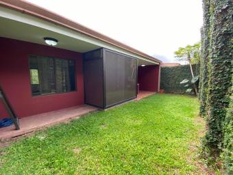 Se vende acogedora casa en Heredia, cuanta con varias amenidades 21-2490