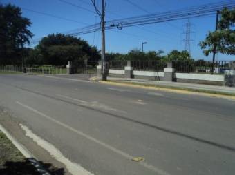 Se vende lote ubicado con frente a la calle en la Guacima 21-1444